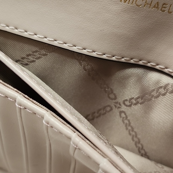 NWOT Michael Kors Pebbled Leather Tri-Fold Wallet - Picture 7 of 15